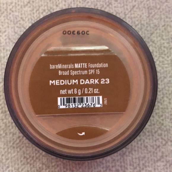 Bare Minerals Matte Foundation SPF 15 Med Dark 23 - Picture 3 of 3